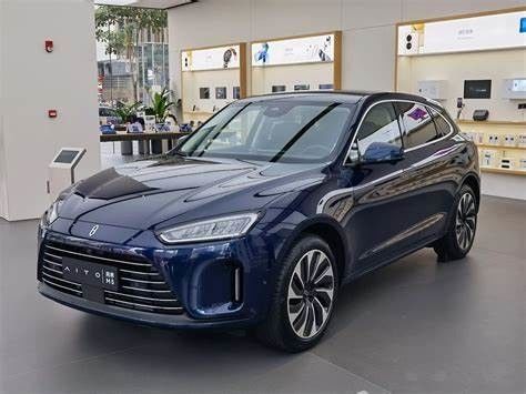 รถยนต์ไฟฟ้าชาร์จเร็วขนาดกลาง 0.5 ชม. พื้นที่ขนาดใหญ่ RWD AITO M5 200 กม./ชม