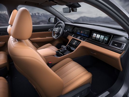 220 กม. / ชม. Plug In Hybrid SUV ระยะทาง 700Km รถยนต์ไฟฟ้าสี่หน้าจอหกที่นั่ง