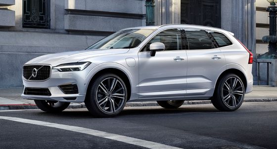 รถยนต์ไฟฟ้าขนาดกลาง 4 ล้อ 4WD 180Km/H กำลังสูงสุด 184KW Volvo XC60 B5