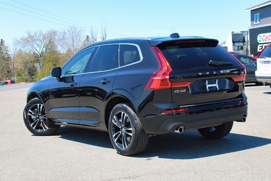 รถยนต์ไฟฟ้าขนาดกลาง 4 ล้อ 4WD 180Km/H กำลังสูงสุด 184KW Volvo XC60 B5