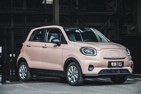 รถเอสยูวีไฟฟ้าขนาดเล็ก 100 กม./ชม. Leapmotor T03 CLTC 403 กม. EV รถเอสยูวี