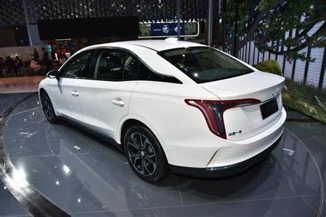 431km รถยนต์ไฟฟ้า Sedan ความเร็วสูง Hongqi E QM5 PLUS ความเร็วสูงสุด 160km / H