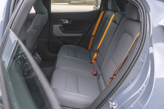 รถยนต์ไฟฟ้าขนาดใหญ่ Polestar 2 ชาร์จเร็ว 485 กม. รถ SUV 4 ที่นั่ง 160 กม./ชม.