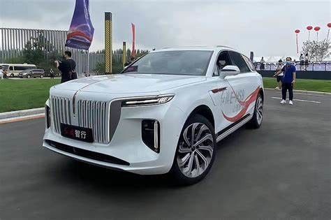 รถยนต์ไฟฟ้าขนาดใหญ่ดีลักซ์ SUV Hongqi E-HS9 120kWh 660km Range