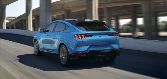 รถยนต์ไฟฟ้าขนาดกลางของ Ford แบตเตอรี่ใช้งานได้ยาวนาน ความเร็วสูงสุด 200 กม./ชม