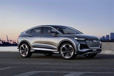 รถยนต์ไฟฟ้าขนาดใหญ่ 160 กม./ชม. Audi Q4 E-Tron 5 ที่นั่ง 5 ประตู รถยนต์ไฟฟ้า