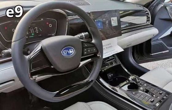 BYD E9 รถยนต์ไฟฟ้าขนาดใหญ่รถซีดานหรูพวงมาลัยซ้าย 185 กม. / ชม. 506 กม.