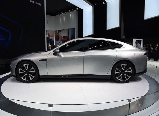 รถลีมูซีนไฟฟ้าอัจฉริยะ Xpeng P7 Nedc 2WD 4WD 480 586 670 706km