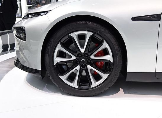 รถลีมูซีนไฟฟ้าอัจฉริยะ Xpeng P7 Nedc 2WD 4WD 480 586 670 706km