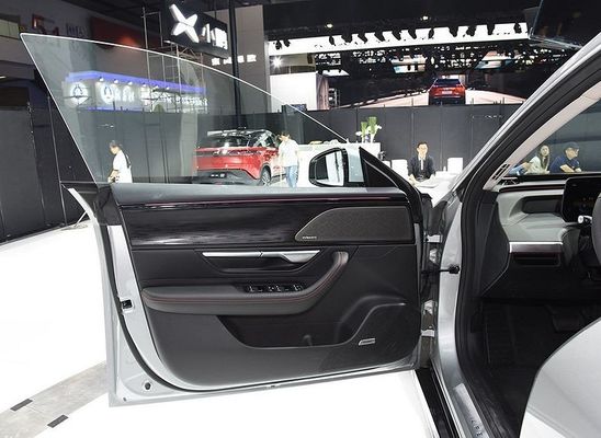 รถลีมูซีนไฟฟ้าอัจฉริยะ Xpeng P7 Nedc 2WD 4WD 480 586 670 706km