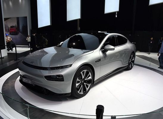 รถลีมูซีนไฟฟ้าอัจฉริยะ Xpeng P7 Nedc 2WD 4WD 480 586 670 706km