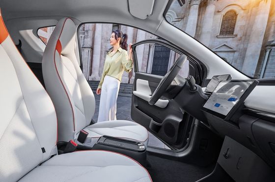 เชอรี่ นิว เอเนอร์จี ลิตลี่ ออร์ท มินิ EV คาร์หลายสี ด้วยความเร็ว 100 กม./ชม.