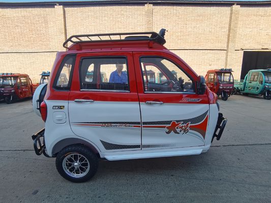 รถจักรยานยนต์สามล้อประจําตัว ปิดด้วยน้ํามันเบนซิน มีหลายสี ความเร็วสูงสุด 70 กม./ชม.