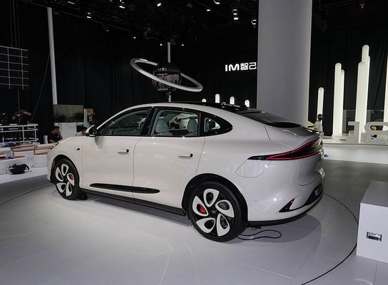 Zhiji LS6 พลังงานสูงสุด 575kW รถไฟฟ้าทุกชนิด ความเร็วสูงสุด 252kmh รถกีฬาไฟฟ้า