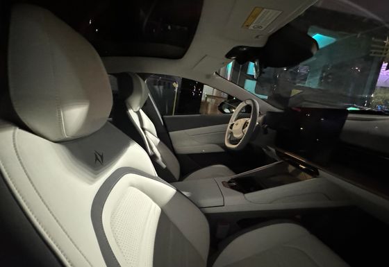 Dongfeng Eπ 007 ด้วยระยะทาง 1200 กิโลเมตร และประตูเลื่อย ความเร็วสูงสุด 165 กิโลเมตรต่อชั่วโมง 5ประตู