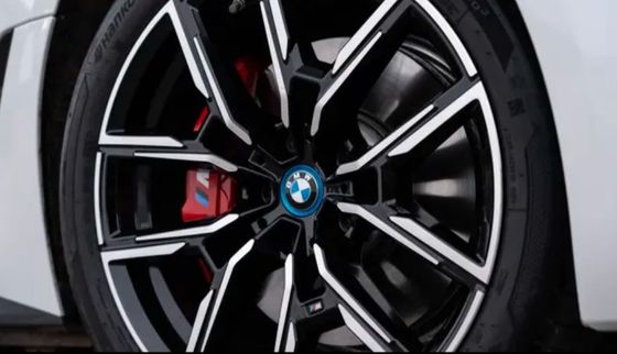 ใหม่ที่สุดและขับเคลื่อนทุกล้อใน BMW i4 ไฟฟ้าสองมอเตอร์ & กระเป๋ากระเป๋า hatchback มี