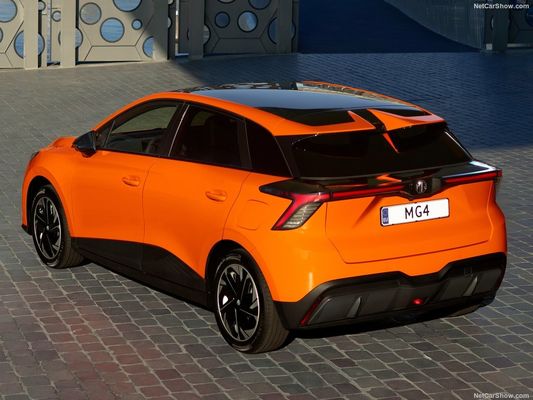 New Energy 2024 รถยนต์ไฟฟ้าที่ร้อนที่สุดMG4 EV ด้วยแรงหมุน 250N.m แม็กซ์. 986l พื้นที่กระเป๋าเดินทางใหญ่