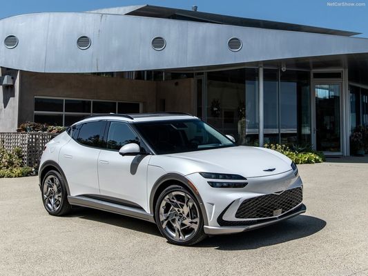 Genesis GV60 Upmarket All Electric Family Car With 76.4kwh แบตเตอรี่ 350Nm Of Torque รุ่นกระตุ้นและขับเคลื่อน