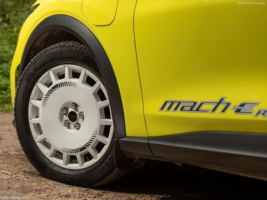 การแข่งขันรถแข่งขันแบบพิเศษ รถยนต์ครอบครัว Out การแข่งขันที่ Ford Mustang Mach-E Rally (2024) 480 แรงม้า