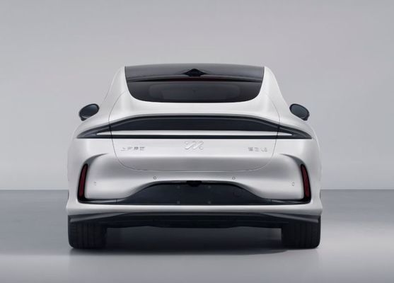 ขายด่วน Zhiji L6 ไฟฟ้าบริสุทธิ์ 4 ประตู ซีดาน มอเตอร์พลังงาน 216kw กับ A Half Spoke Steeling Wheel รถพลังงานใหม่