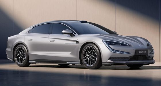 PRESALE 2024 New EV Car BYD Yangwang U7 Sedan ความต้านทานลมของ Cd 0.195 พลังงานมอเตอร์ 240Kw