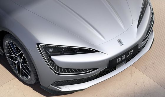 PRESALE 2024 New EV Car BYD Yangwang U7 Sedan ความต้านทานลมของ Cd 0.195 พลังงานมอเตอร์ 240Kw