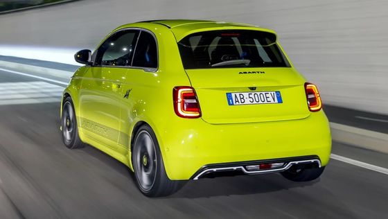 น่ารักและกีฬาที่ Abarth 500e รถไฟฟ้าฮาทช์แบ็กร้อนสนุกเหมือนน้ํามันเบนซิน 152P.S พลังงานเครื่องยนต์