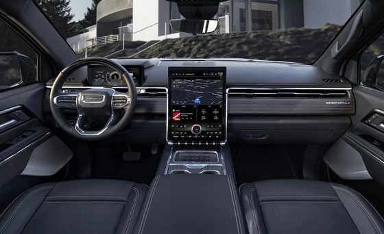 GMC Sierra EV ไพเวอร์ทรีนแบบสองมอเตอร์ที่มี 754P เรตติ้งให้ลากได้ถึง 9500 ปอนด์ และสามารถลากได้ถึง 1300 ปอนด์ของน้ําหนัก