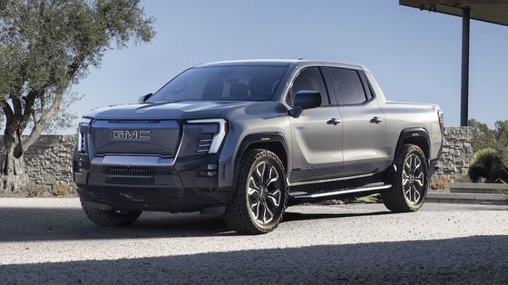 GMC Sierra EV ไพเวอร์ทรีนแบบสองมอเตอร์ที่มี 754P เรตติ้งให้ลากได้ถึง 9500 ปอนด์ และสามารถลากได้ถึง 1300 ปอนด์ของน้ําหนัก
