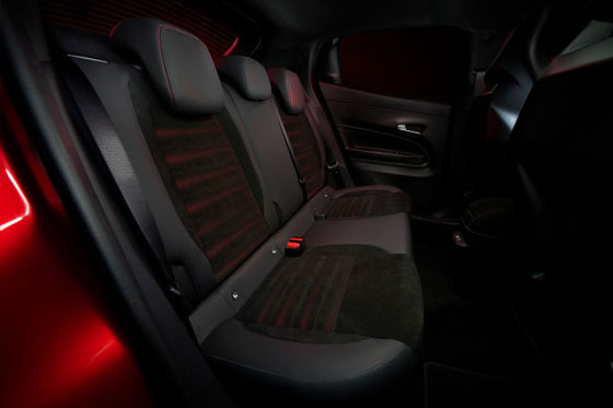 ขายด่วน รถคอมแพคต์สุดสปอร์ต อัลฟ่า โรเมโอ EV มิลาน่าแรก กับ 2 ตัวเลือกการขับขี่ 156ph&240ph WLTC 240ไมล์