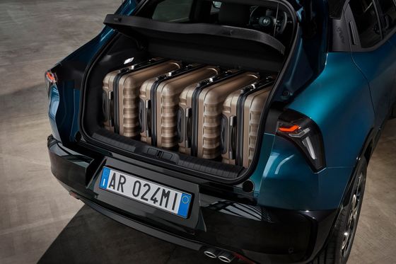 ขายด่วน รถคอมแพคต์สุดสปอร์ต อัลฟ่า โรเมโอ EV มิลาน่าแรก กับ 2 ตัวเลือกการขับขี่ 156ph&240ph WLTC 240ไมล์