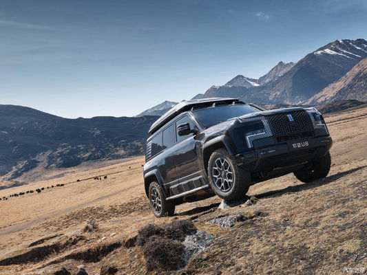 ขายก่อนปี 2024 งานแสดงรถยนต์ปักกิ่ง BYD ยางวัง U8 2024 รถลุคซ่านอกถนน 1197hp 4 มอเตอร์ 4wd รถไฟฟ้า Byd U8 ไฮบริด