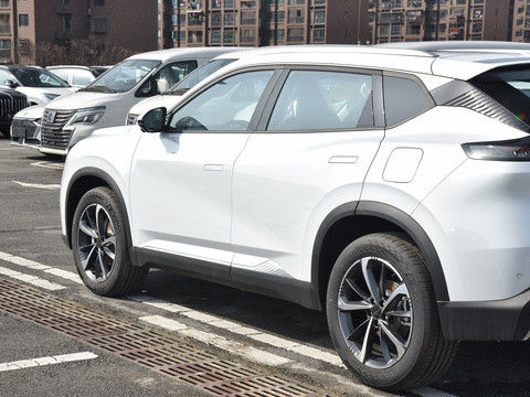 2024 ไฮบริดใหม่ Dongfeng Forthing Haohan PHEV 1.5t Fwd รถยนต์ SUV รุ่นเล็ก 5 ที่นั่ง รถยนต์เบนซินไฟฟ้าไฮบริด