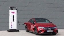 รถไฟฟ้าขายร้อน Mercedes-Benz EQE AMG 43 4MATIC แบตเตอรี่ 90.6kwh ระยะทาง 450km ด้วยพลังงานมอเตอร์ 350kw/476P.s