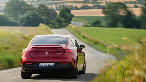 รถไฟฟ้าขายร้อน Mercedes-Benz EQE AMG 43 4MATIC แบตเตอรี่ 90.6kwh ระยะทาง 450km ด้วยพลังงานมอเตอร์ 350kw/476P.s