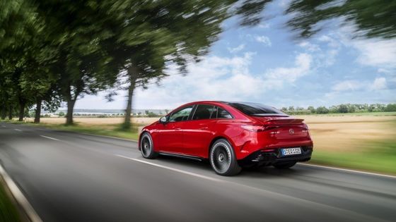 รถไฟฟ้าขายร้อน Mercedes-Benz EQE AMG 43 4MATIC แบตเตอรี่ 90.6kwh ระยะทาง 450km ด้วยพลังงานมอเตอร์ 350kw/476P.s