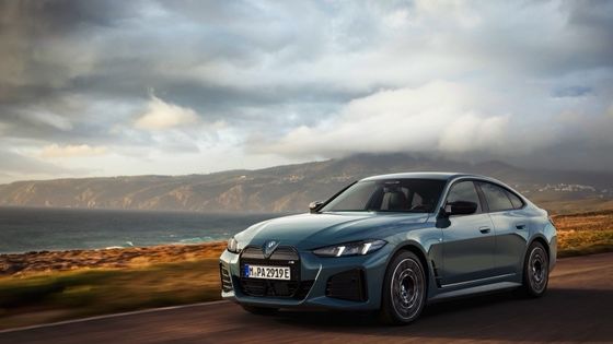 รถยนต์ไฟฟ้าบริสุทธิ์ ความสามารถสูง ระยะทาง 450 กิโลเมตร BMW i4 ความเร่ง 0-100 กิโลเมตรต่อชั่วโมง ในระยะเวลา 3.9 วินาที ความเร็วสูงสุด 225 กิโลเมตรต่อชั่วโมง พลังงาน 400kw