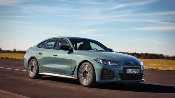 รถยนต์ไฟฟ้าบริสุทธิ์ ความสามารถสูง ระยะทาง 450 กิโลเมตร BMW i4 ความเร่ง 0-100 กิโลเมตรต่อชั่วโมง ในระยะเวลา 3.9 วินาที ความเร็วสูงสุด 225 กิโลเมตรต่อชั่วโมง พลังงาน 400kw