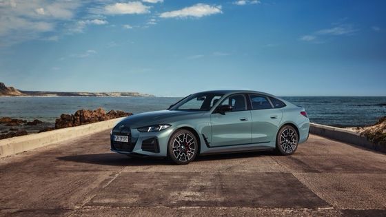 รถยนต์ไฟฟ้าบริสุทธิ์ ความสามารถสูง ระยะทาง 450 กิโลเมตร BMW i4 ความเร่ง 0-100 กิโลเมตรต่อชั่วโมง ในระยะเวลา 3.9 วินาที ความเร็วสูงสุด 225 กิโลเมตรต่อชั่วโมง พลังงาน 400kw