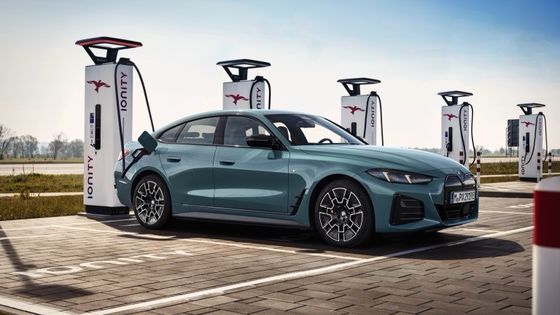 รถยนต์ไฟฟ้าบริสุทธิ์ ความสามารถสูง ระยะทาง 450 กิโลเมตร BMW i4 ความเร่ง 0-100 กิโลเมตรต่อชั่วโมง ในระยะเวลา 3.9 วินาที ความเร็วสูงสุด 225 กิโลเมตรต่อชั่วโมง พลังงาน 400kw