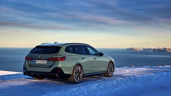 รถ EV ใหม่ที่สุดที่สมองกับแบตเตอรี่ 84.4kWh ระยะทาง 329ไมล์ กับ 335bhp/430Nm ที่ BMW i5 Touring eDrive40 เร่งเดียว RWD