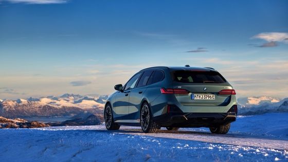 รถ EV ใหม่ที่สุดที่สมองกับแบตเตอรี่ 84.4kWh ระยะทาง 329ไมล์ กับ 335bhp/430Nm ที่ BMW i5 Touring eDrive40 เร่งเดียว RWD