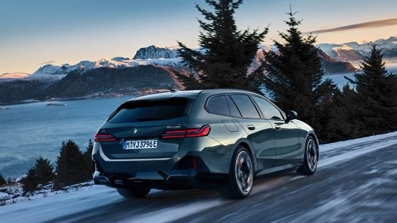 รถ EV ใหม่ที่สุดที่สมองกับแบตเตอรี่ 84.4kWh ระยะทาง 329ไมล์ กับ 335bhp/430Nm ที่ BMW i5 Touring eDrive40 เร่งเดียว RWD