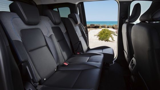 ตําแหน่งขับรถที่สบายและห้องนั่งที่ใช้ได้ดี ด้วยราคาดี Nissan Townstar MPV Pure Ev With WLTP 285km