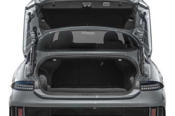 EV ประหยัดพลังงานมากที่สุด 2 Hyundai Ioniq 6 รถไฟฟ้าบริสุทธิ์ มีระยะทางสูงสุด 361 ไมล์ ครอบคลุม 4.17 ไมล์ / กิโลวัตต์ ระยะยาว