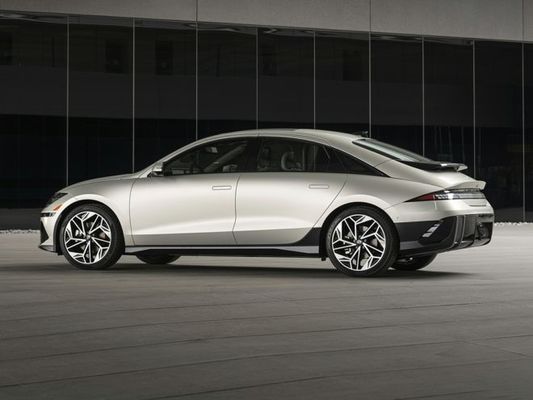 EV ประหยัดพลังงานมากที่สุด 2 Hyundai Ioniq 6 รถไฟฟ้าบริสุทธิ์ มีระยะทางสูงสุด 361 ไมล์ ครอบคลุม 4.17 ไมล์ / กิโลวัตต์ ระยะยาว