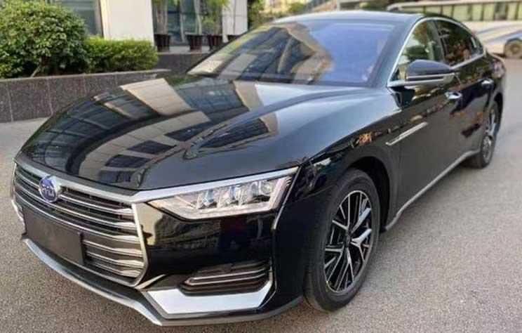 BYD E9 รถยนต์ไฟฟ้าขนาดใหญ่รถซีดานหรูพวงมาลัยซ้าย 185 กม. / ชม. 506 กม.