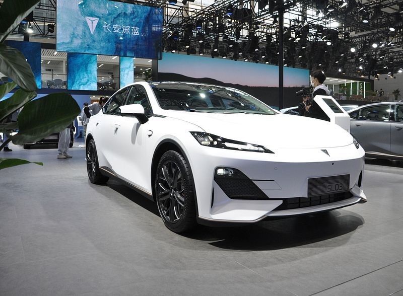 Changan Sl03 รถยนต์ไฟฟ้าสมรรถนะสูง 5 ประตู 5 ที่นั่ง 4 ล้อ