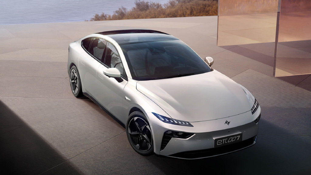 Dongfeng Eπ 007 ด้วยระยะทาง 1200 กิโลเมตร และประตูเลื่อย ความเร็วสูงสุด 165 กิโลเมตรต่อชั่วโมง 5ประตู