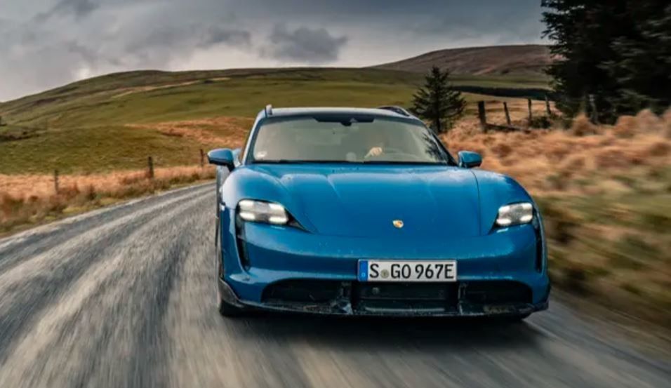 รถไฟฟ้าที่รวดเร็วที่สุด - Porsche Taycan cross Turismo ความเร็วสูงสุด 220 กม./ชม รถพลังงานใหม่